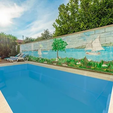 Seaside Family Friendly House With A Swimming Pool - 20109 Holiday home *