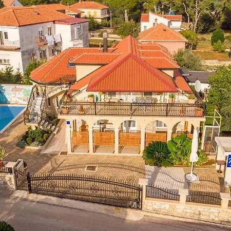 Seaside Family Friendly House With A Swimming Pool - 20109 Casa vacanze *